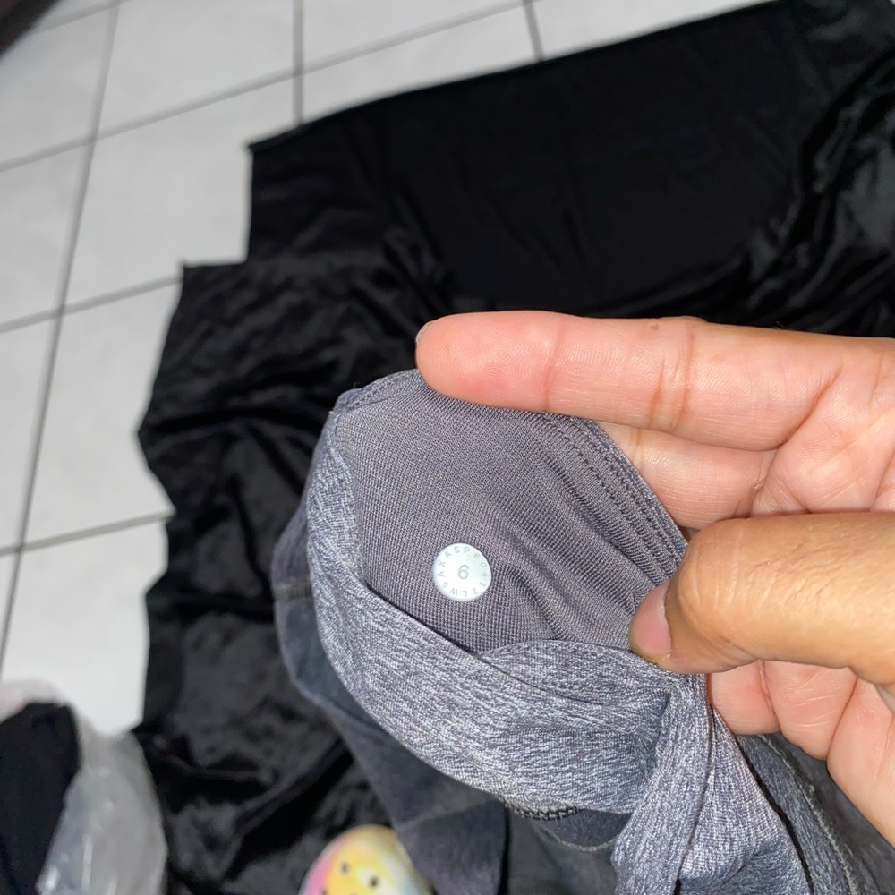 Lululemon - Picture 5 of 7